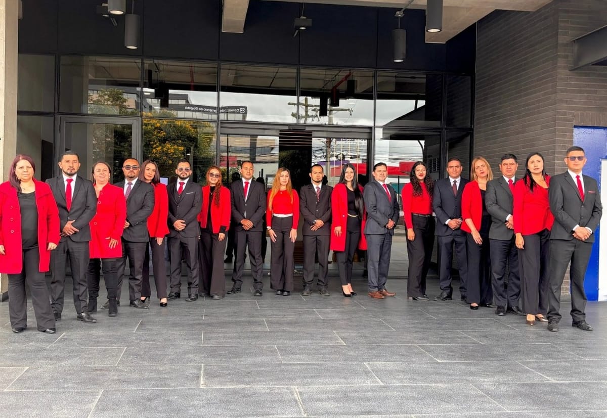 Equipo de Lenkor Seguridad en la sede principal